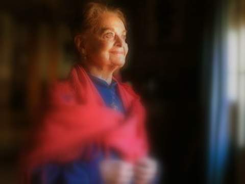 A los 92 años, María Fux baila todos los días y transmite la forma de encontrar en el movimiento la forma de liberarse. Una maestra