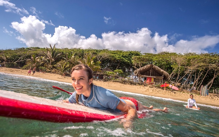 Buceo, rafting, surf, senderismo, parapente, mountainbike y barranquismo son las propuestas destacadas para disfrutar de la naturaleza dominicana a pura acción y diversión.