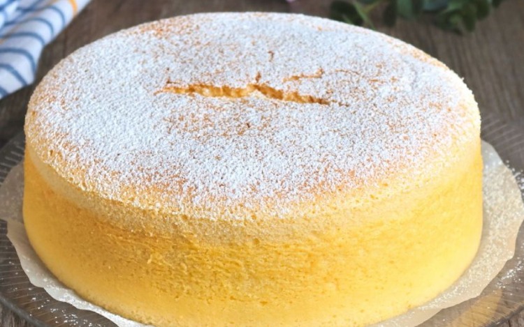 ¿Te animas a probar este delicioso pastel nube de limón? Te aseguro que es muy fácil de preparar y se convertirá en uno de tus postres favoritos.