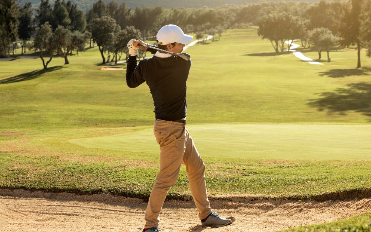 El golf es un deporte que va más allá del green: ofrece una serie de beneficios notables para la salud física y mental que impactan en la calidad de vida de quienes lo practican.