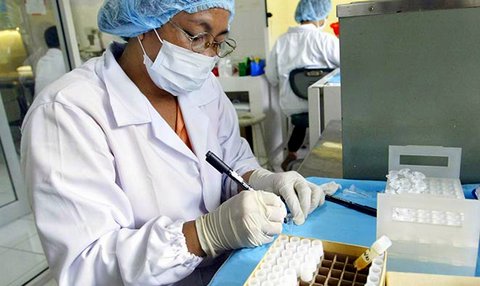 Registran en Cuba nueva vacuna para tratamiento de cáncer de pulmón