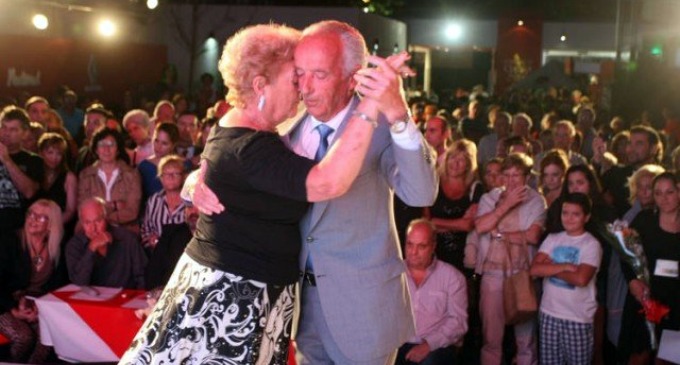 Azucena y Francisco, 55 años bailando juntos