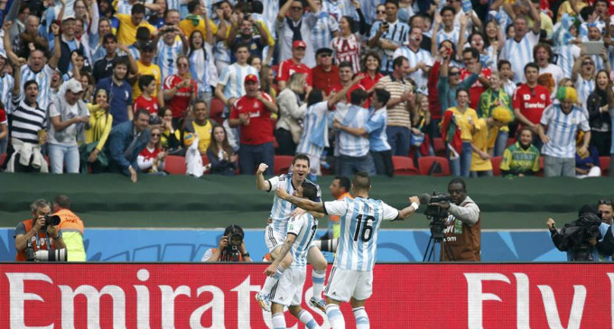 Argentina le ganó 3-2 a Nigeria gracias a la magia de Messi
