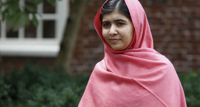 La joven paquistaní fue tiroteada por los talibanes por defender la educación femenina en su país; comparte el galardón con el titular de la Marcha Global contra el Trabajo Infantil.