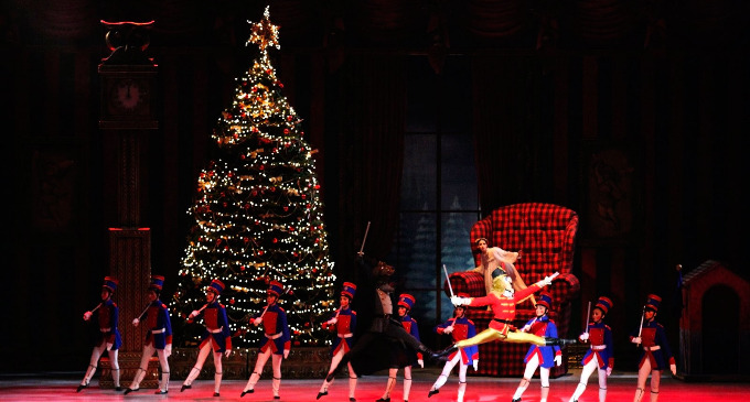 La clásica fantasía navideña de El Cascanueces es el cierre de temporada del Ballet Estable del Teatro Colón. Localidades desde: $70.