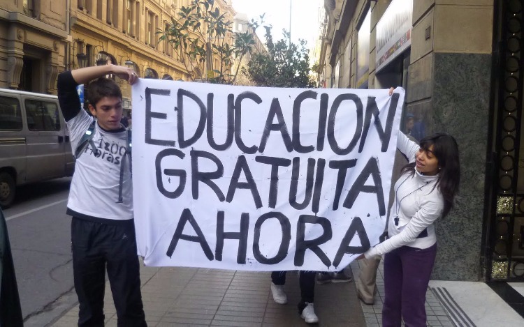 Es ley la educación universitaria gratuita en Chile
