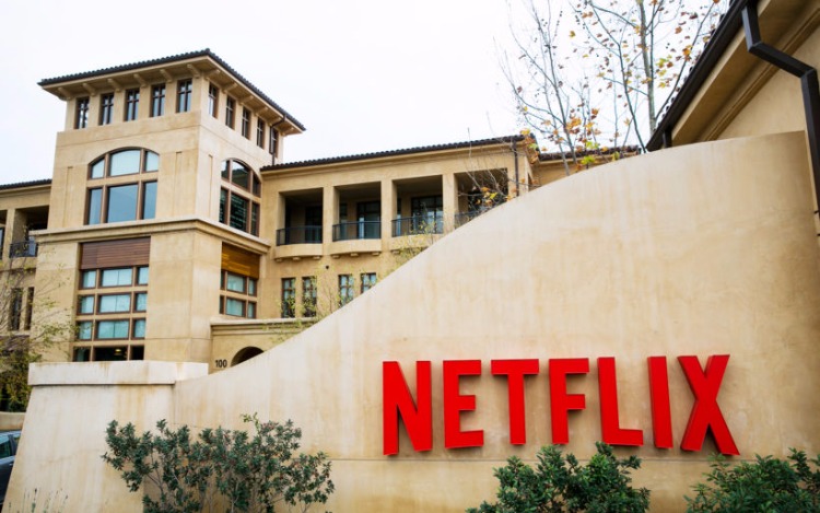 Netflix ya permite descargar series y películas para verlas offline