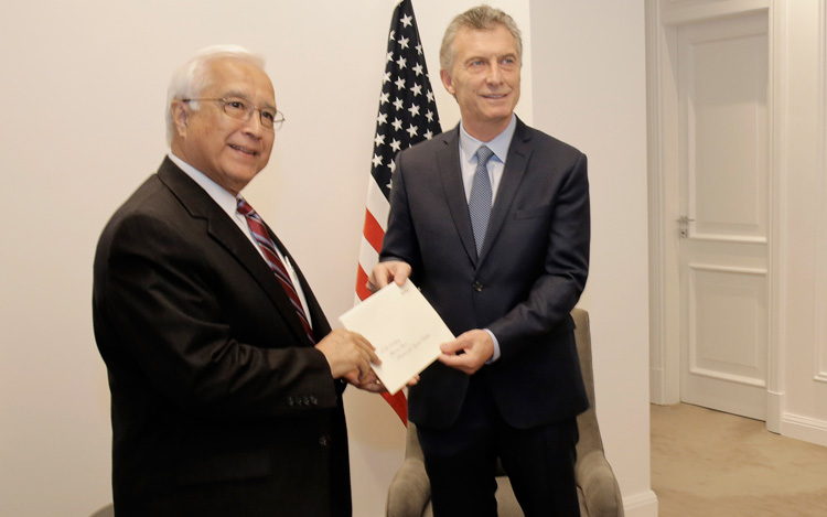 El Embajador Prado entregó sus cartas credenciales al Presidente Macri