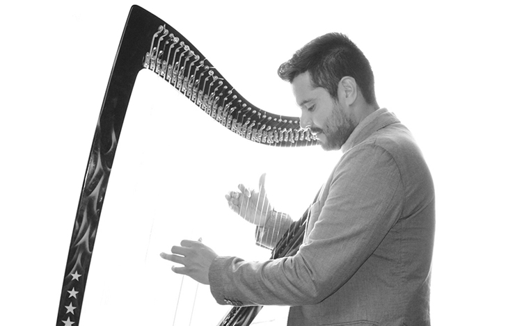 Leonard Jácome, un artista venezolano que hace eco en el mundo con las cuerdas de su arpa