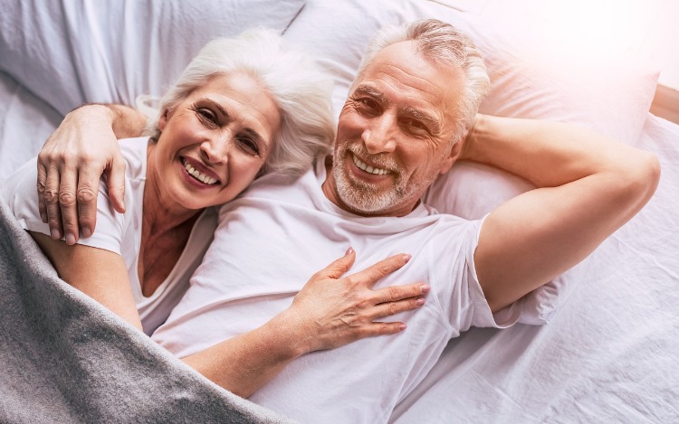 Las personas que mantienen relaciones sexuales a edades avanzadas son más sanas y felices