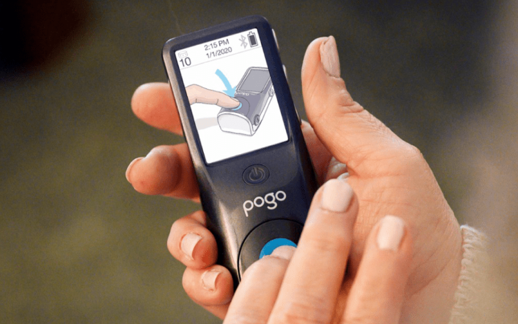 El monitor automático de glucosa en sangre POGO ya está disponible en los Estados Unidos. Este nuevo dispositivo le permite controlar su glucosa automáticamente, en un solo paso y sin la necesidad de llevar lancetas o tiras reactivas.