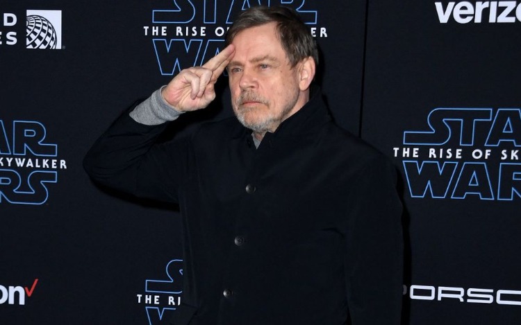 Luke Skywalker envía drones "contra el Imperio del mal"
