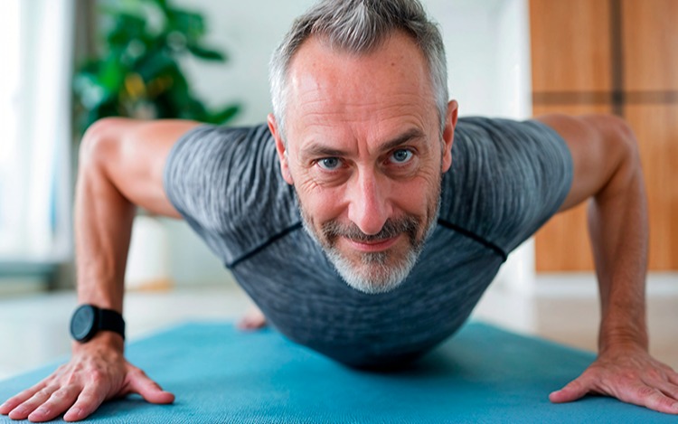 Todos enfrentamos o enfrentaremos el desafío del envejecimiento y la pérdida muscular. Te mostramos cómo aumentar la masa muscular de manera efectiva,después de los 40 años de edad.
