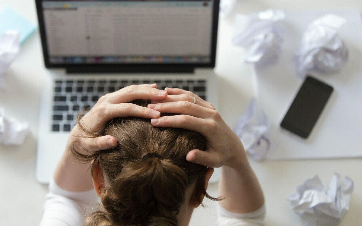  Aprende a manejar el estrés antes del cierre laboral. Cómo evitar el burnout.
