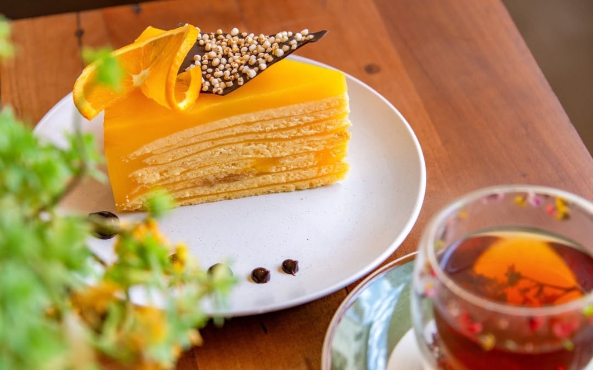 Cómo preparar una torta panqueque con relleno de naranja.
