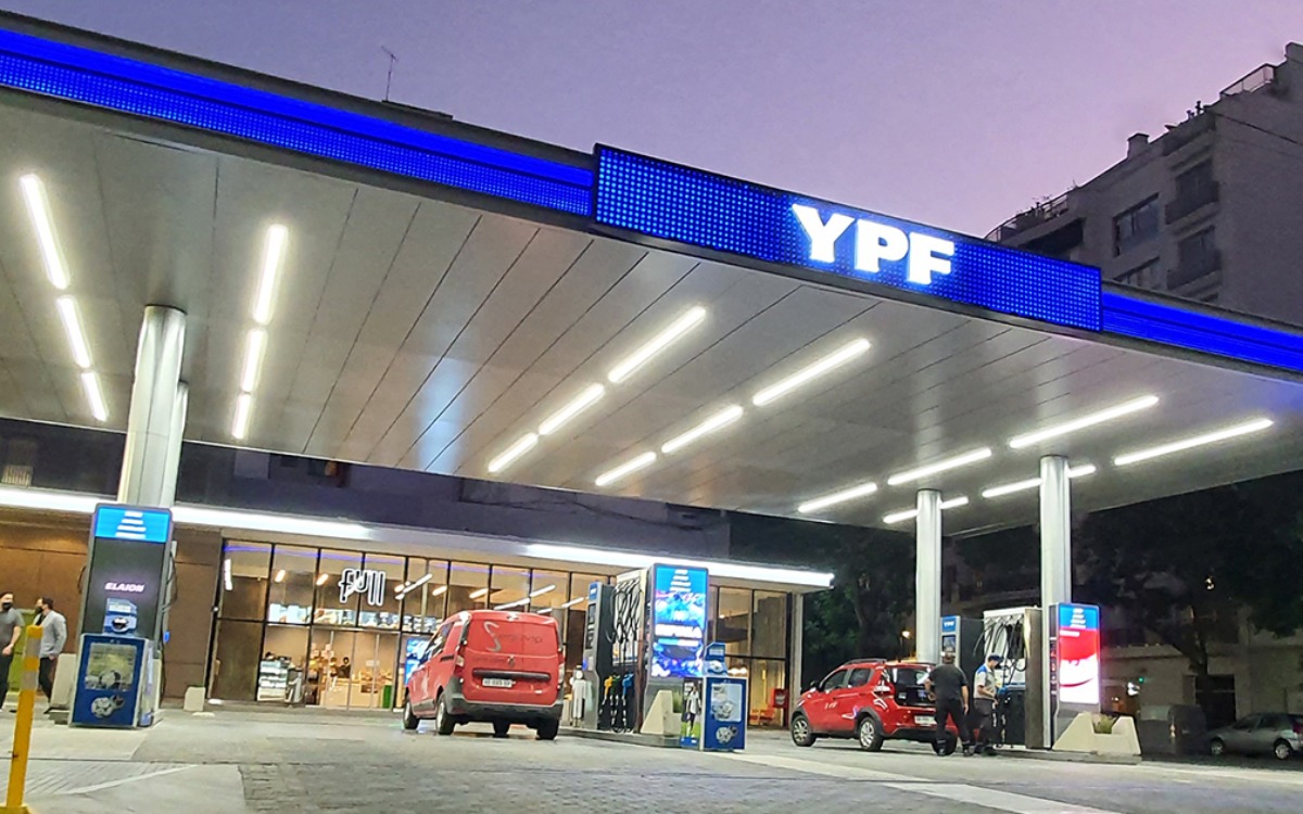 Ni en Europa es tan barato: el sistema que activará las rebajas de nafta a la madrugada