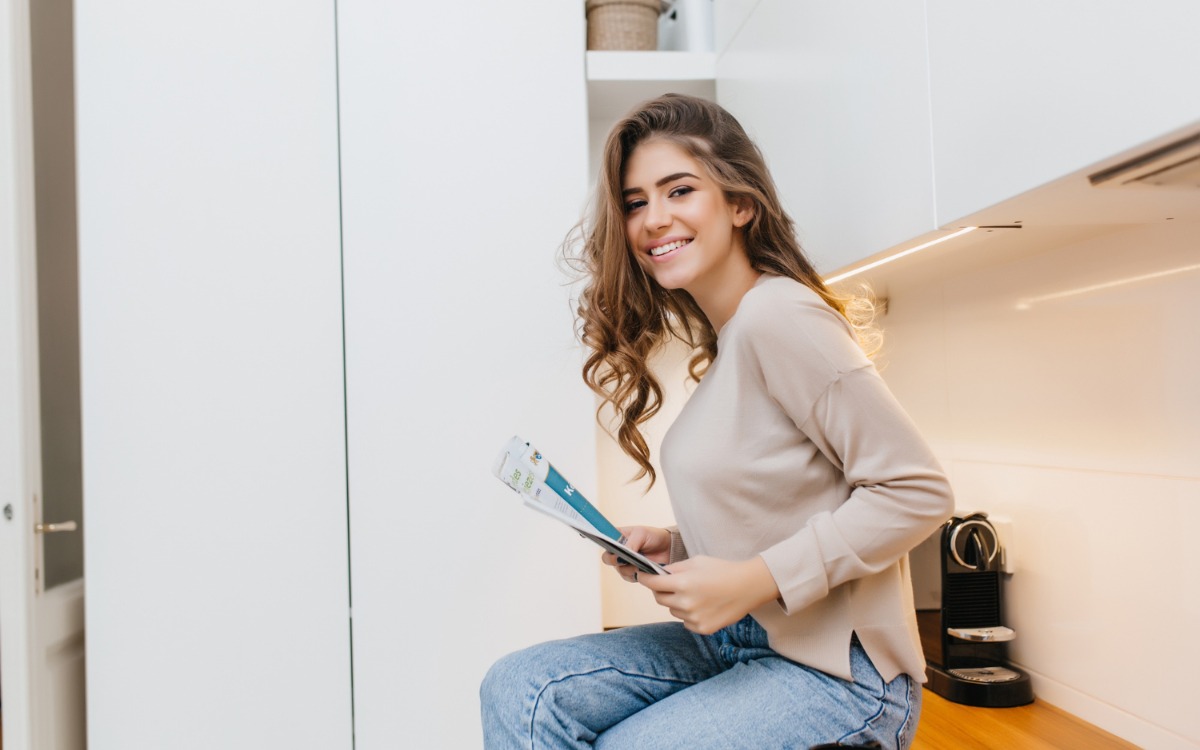 Ni por edad ni por ingresos: el dato que explica el auge de las personas que viven solas