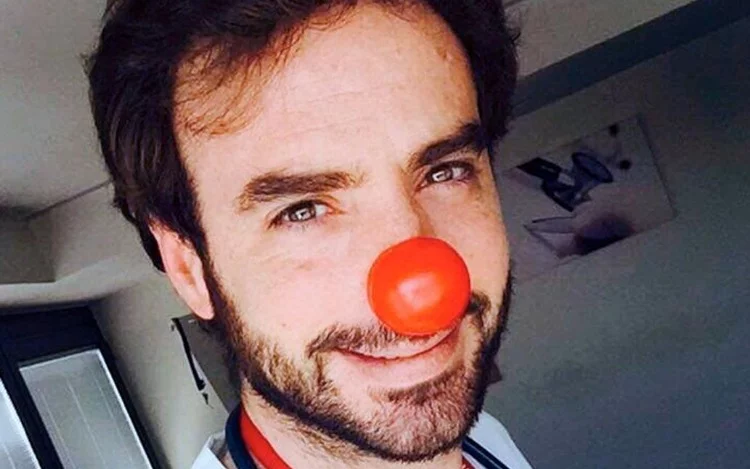 También te puede interesar esta nota... El triste adiós al "Capitán Optimista", el pediatra español que regalaba música y sonrisas a los niños con cáncer